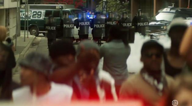 70837-fear-the-walking-dead-s01e02-l-episode-2-installe-le-chaos